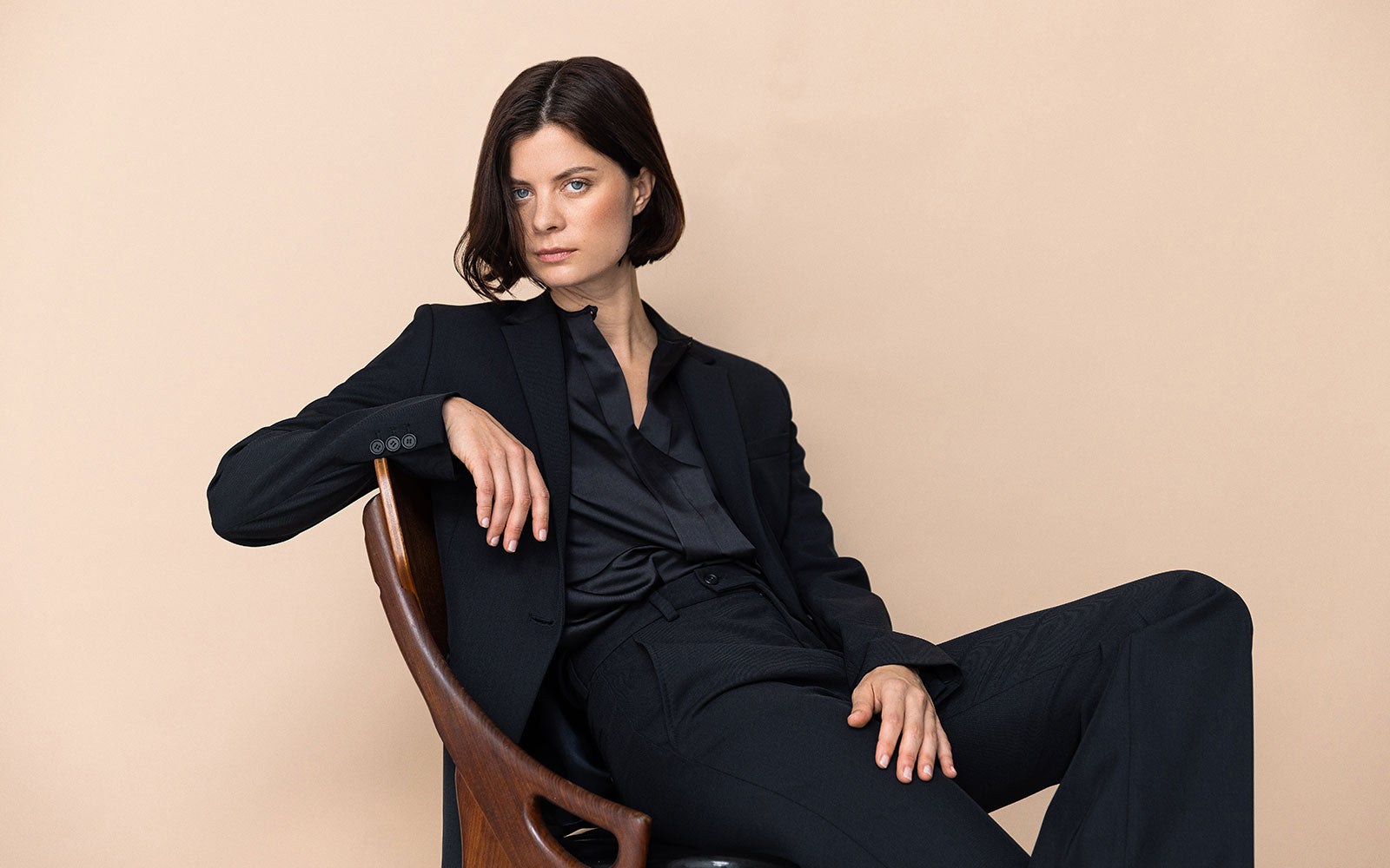 Black suit - The Make - Lonneke Nooteboom