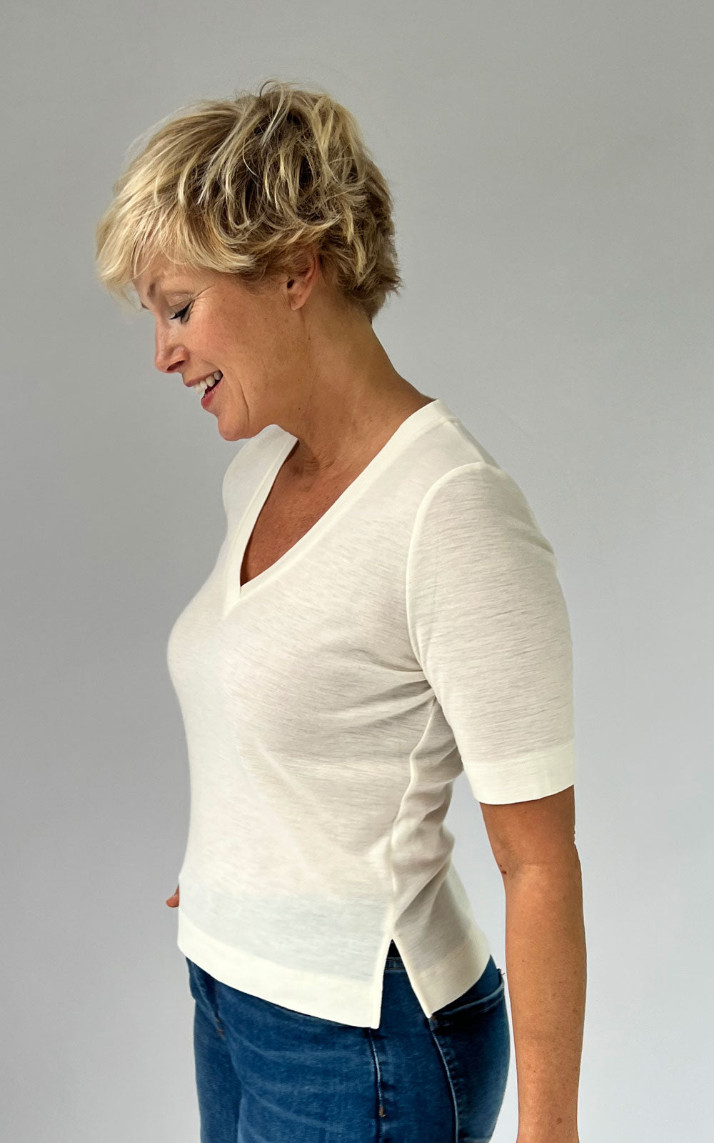 CAROL FINE MERINO V-NECK TOP