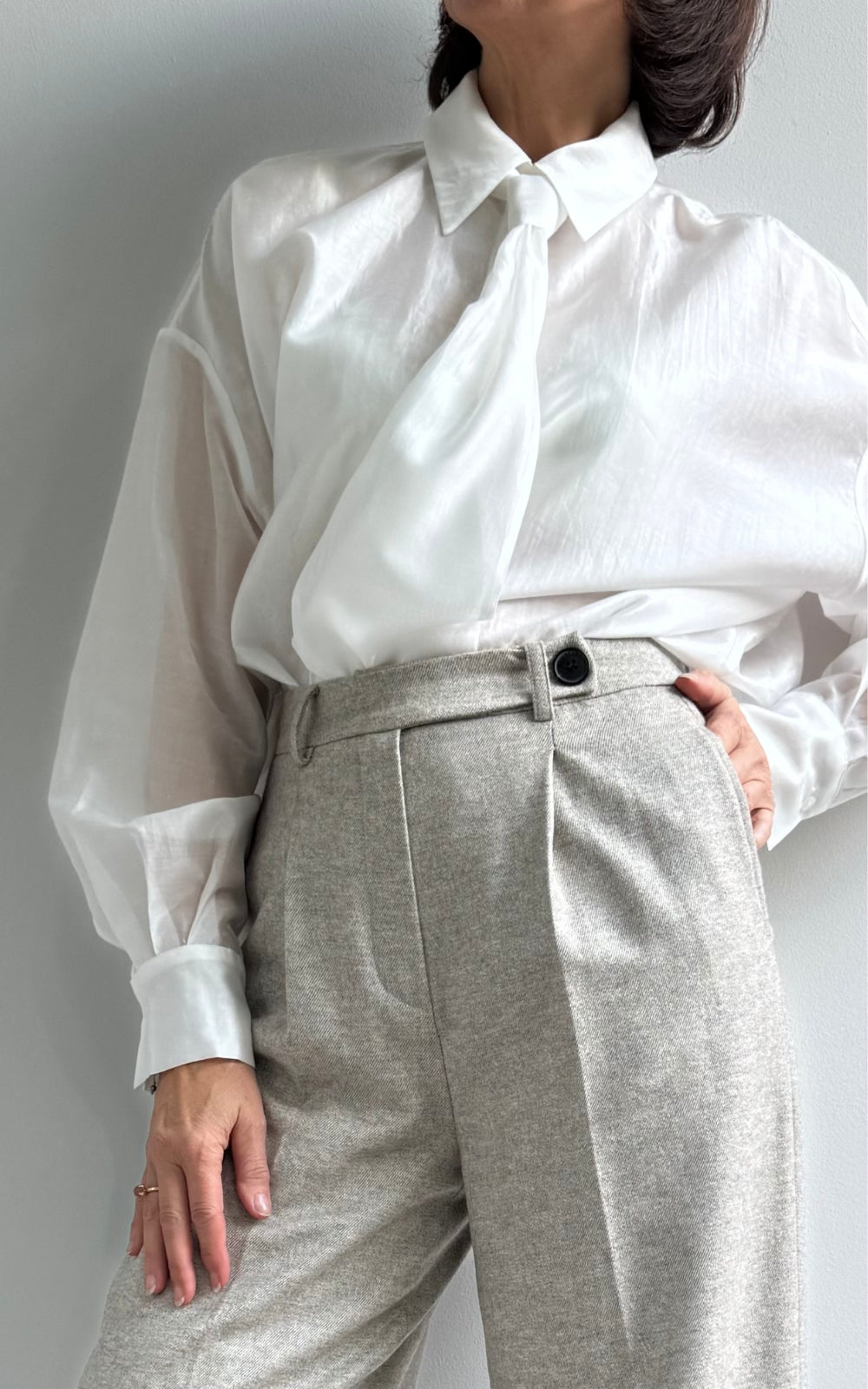 Blouse-wit-transparant-lossesjaal-themake