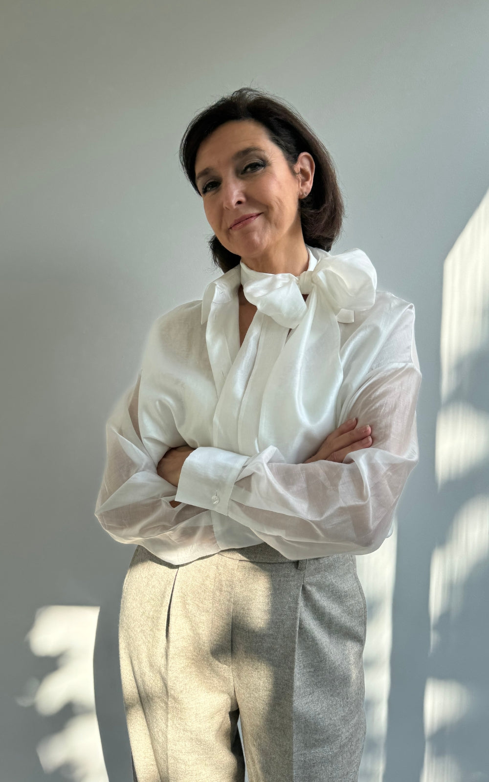 Blouse-wit-transparant-lossesjaal-themake