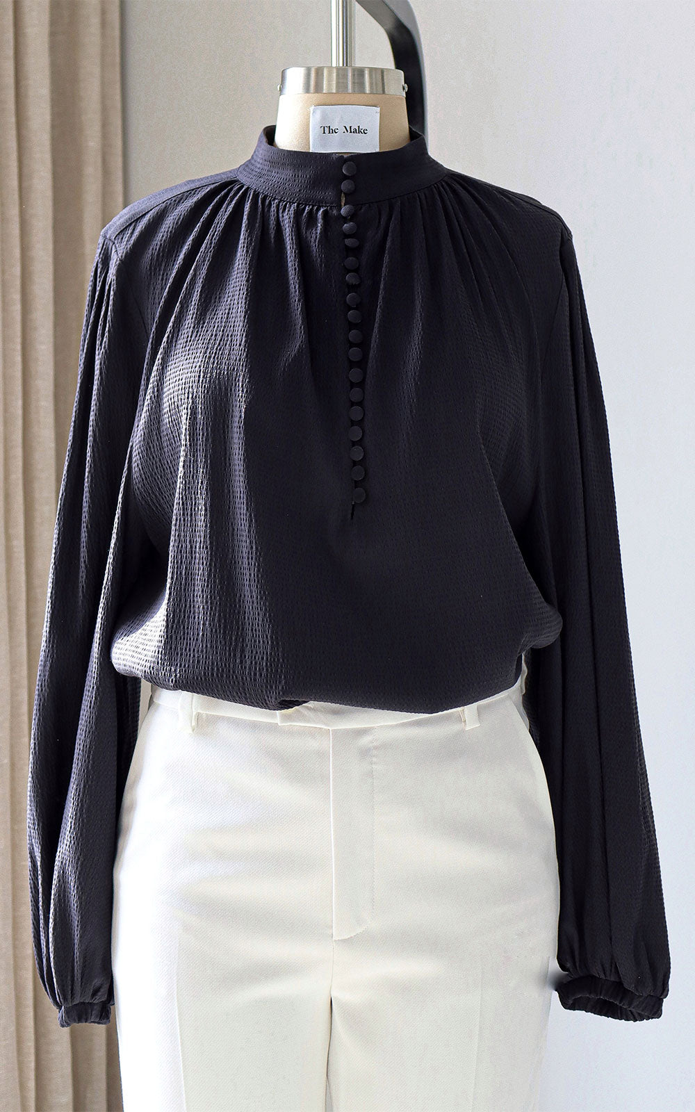 Abby blouse Midnight The Make